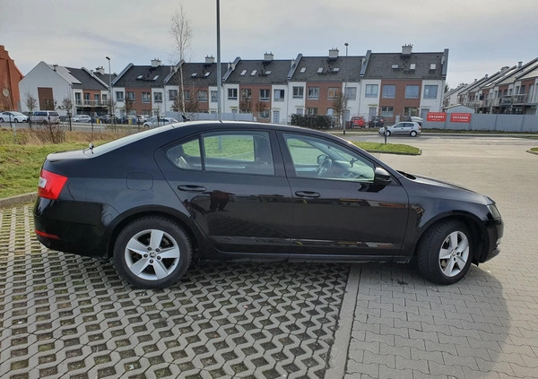 Skoda Octavia cena 60000 przebieg: 140350, rok produkcji 2018 z Szczecin małe 46